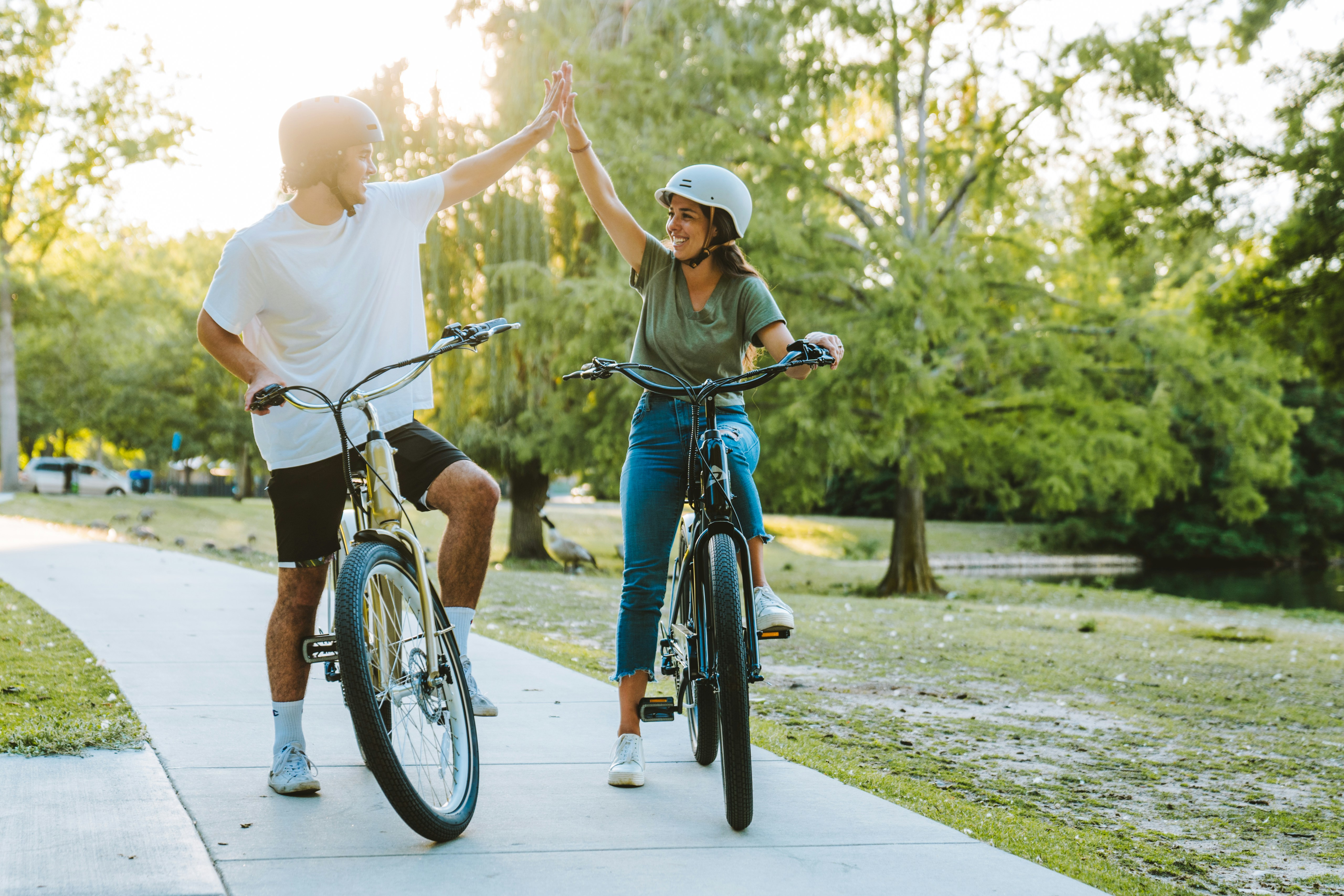 Pareja en bici asegurada - Asegurabien